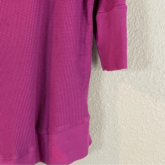 Splendid 3/4 length sleeve. Fuchsia colored waffle knit top. Women’s size XS. - Picture 5 of 5
